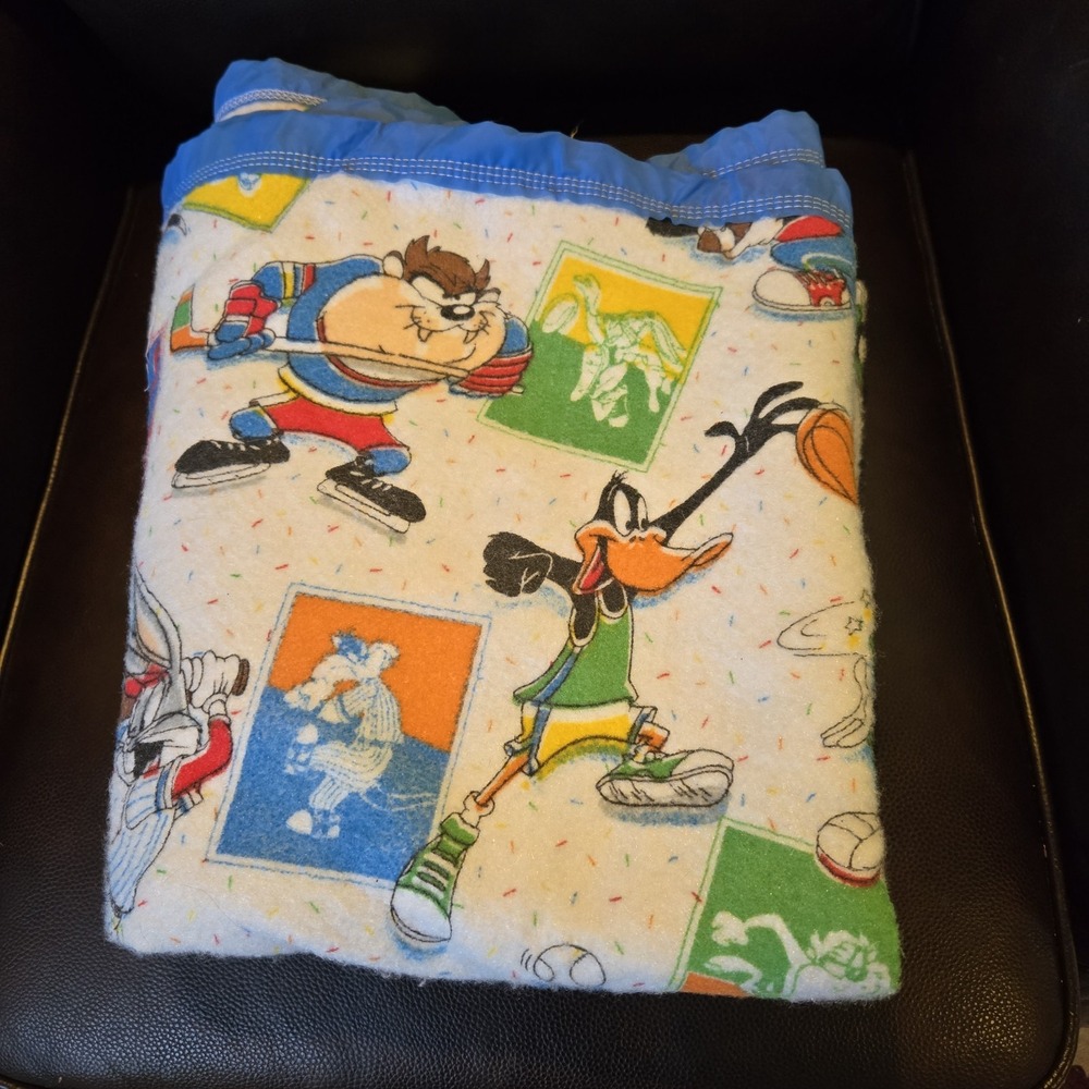 Vintage 90s Warner Bros. Looney Toons Space Jam Throw Blanket Satin‎ Trim
